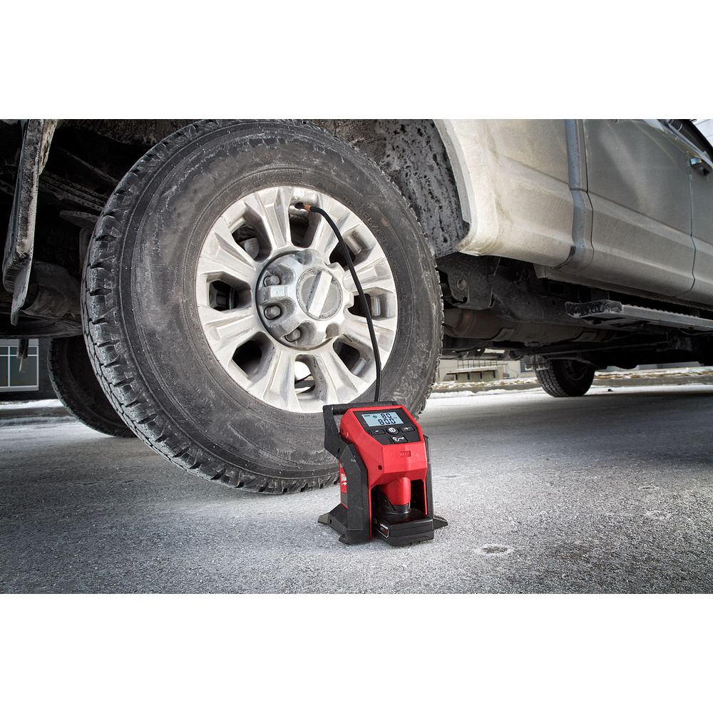 Milwaukee M12 Compact Inflator Kit