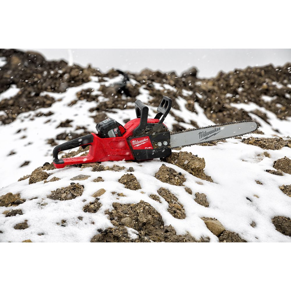 Milwaukee M18 Fuel 16" Chainsaw Kit