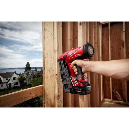 Milwaukee M18 Fuel 30Deg Framing Nailer Kit